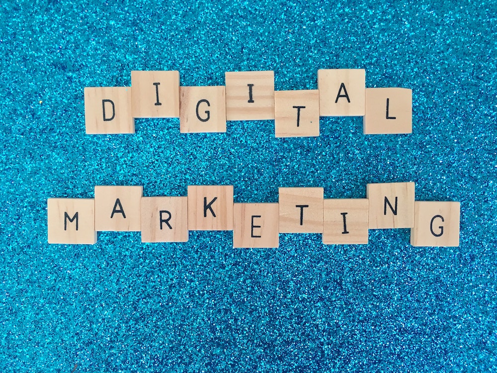 Intégrer le marketing hors ligne et en ligne pour une stratégie globale